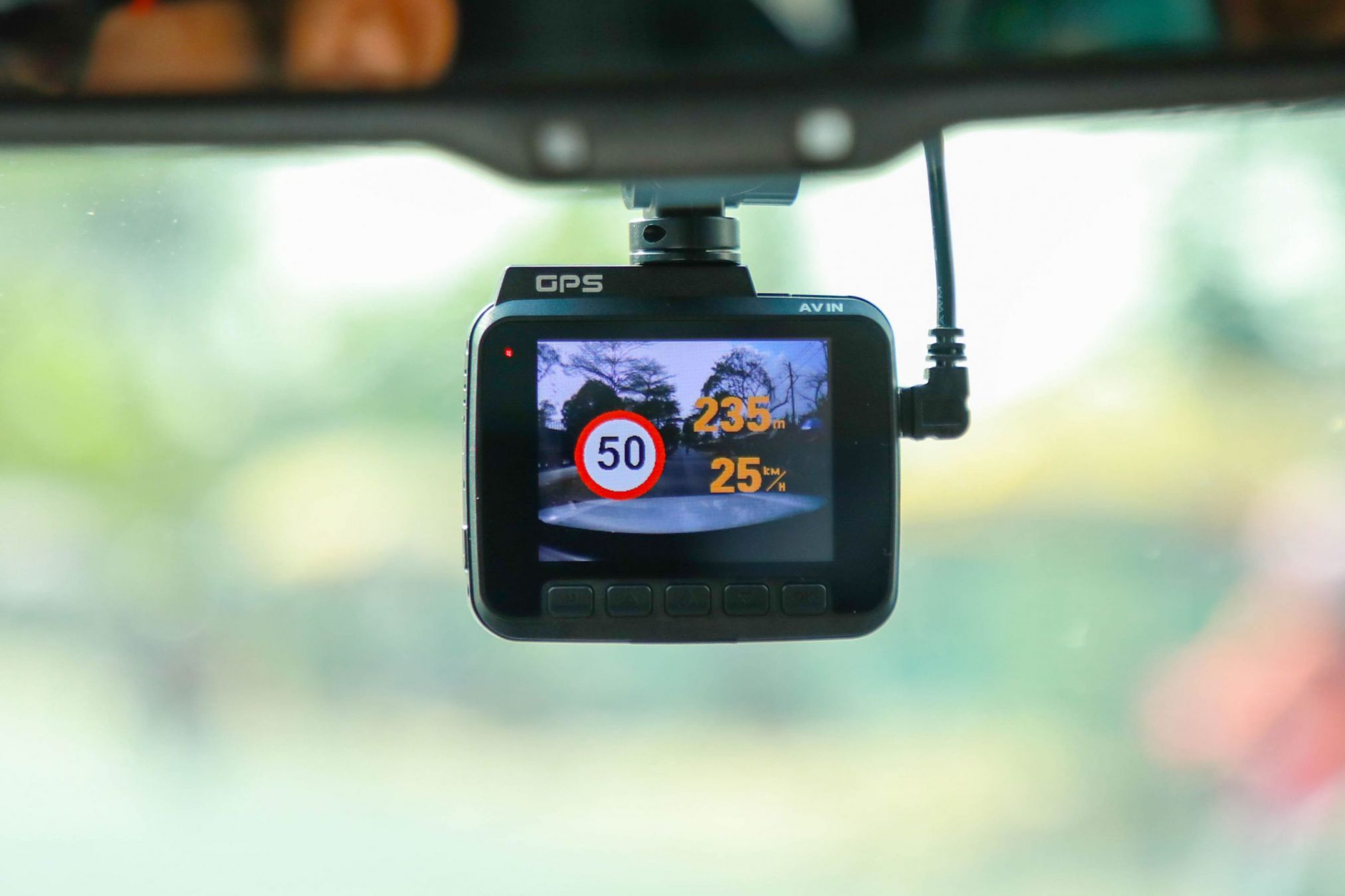 Camera hành trình có chức năng ghi lại hình ảnh, âm thanh trong quá trình xe lăn bánh